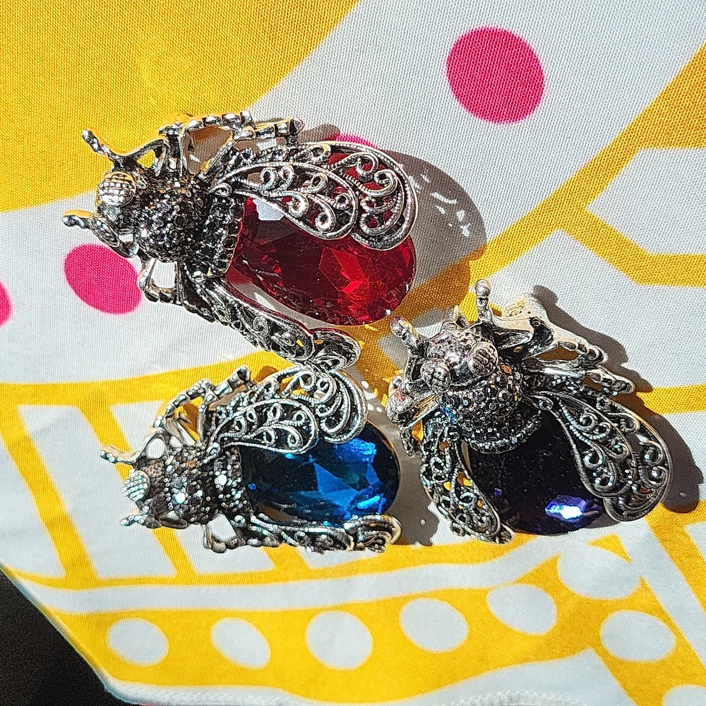 🪰 Brand new XL fly brooch - Picture 2 of 13